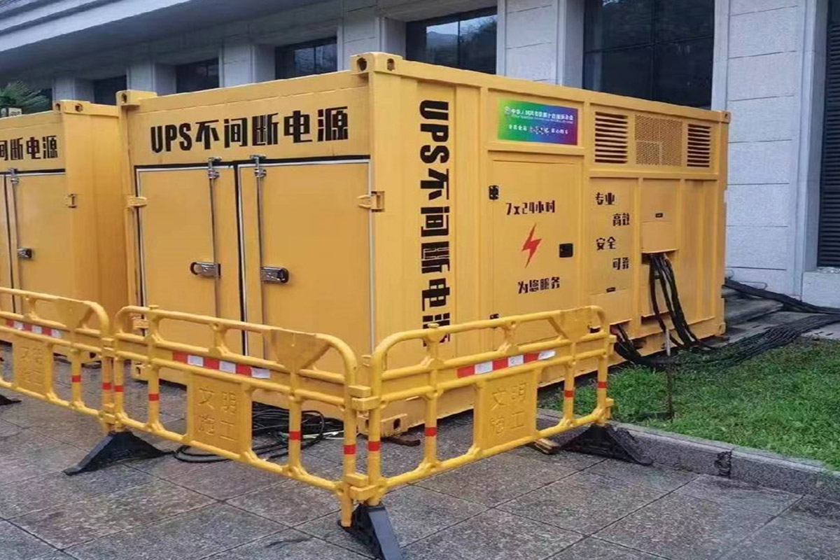 华龙发电机租赁施工现场